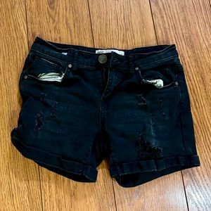 Brand-RSQ, size 3, black ripped Jean shorts.